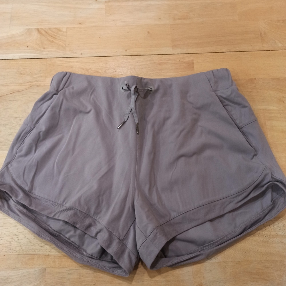 lululemon athletica women's shorts — taupe